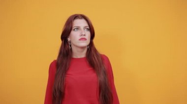 Dev bir şey gören kadın korkuyor..