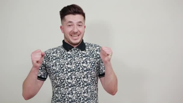 Portrait of smiling man holding fingers crossed, waiting for special moment — Stock Video