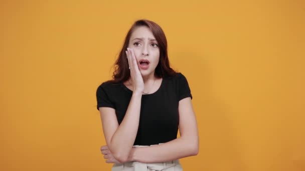 Shocked young lady hand on cheek, thinking about something — Stock Video