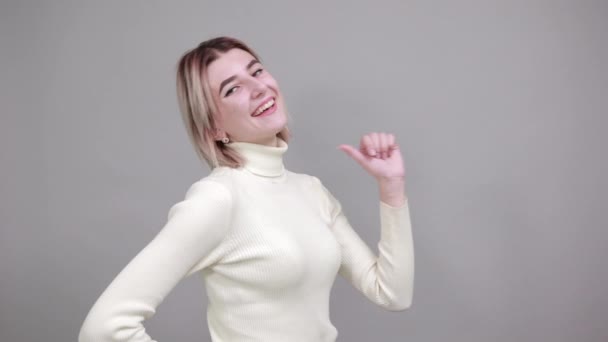 Young caucasian lady looking so funny pointing to herself, smiling — Stock Video