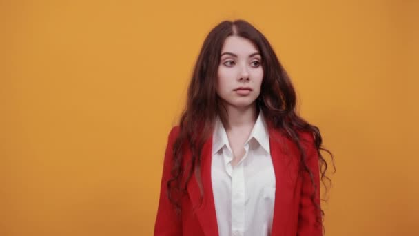 Serious young woman in white shirt and red jacket keeping fists up, fight, dance — Stock Video