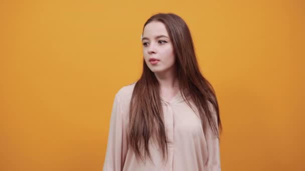 Disappointed woman in pastel shirt keeping hands on head, having headache — Stock Footage Disappointed woman in pastel shirt keeping hands on head, having headache Stock Video