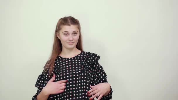 Girl in a black dress woman shows her hands with fingers spread wide and smiles — Stock Video