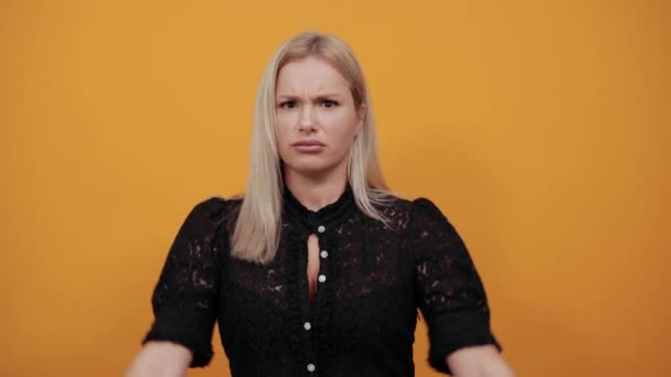 Young offended angry woman folded her arms, being angry on her boyfriend. — Stock Video