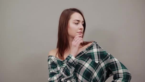 Happy woman with glasses thinks and holds her chin with her hand — Stock Video