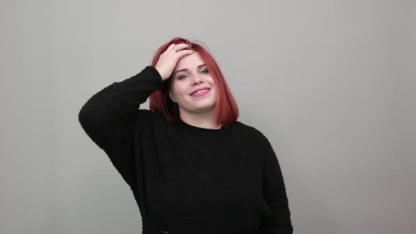 Redhead girl in black sweater fat woman plays with her hair, adjusts hairstyle — Stock videók