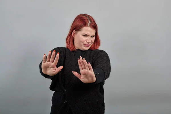 Fat lady offended woman shows stop sign with her hands, no, shows disagreement — Stockfoto