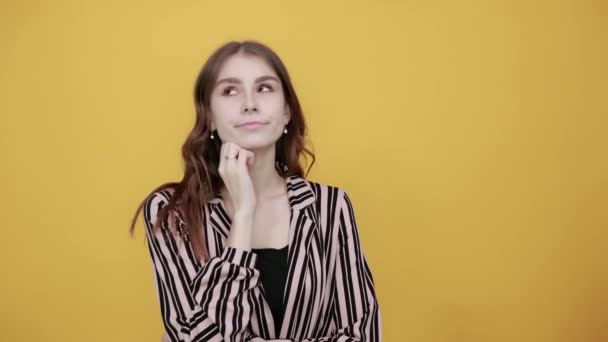 Focused Girl Thinks, Touches Her Chin With Hand. — Stok Video