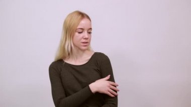 Hayalperest Kız Çenesine Dokunur ve Düşünür, Entelektüeller, Toplumun Seçkinleri