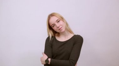 Hayalperest Kız Çenesini Tutar, Düşünür. Akıllı ve Başarılı İnsanlar Konsepti