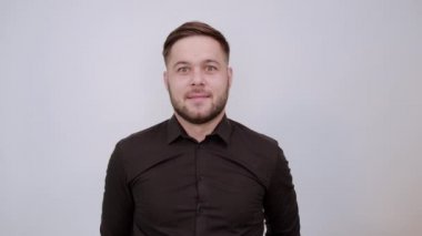 Erkek 'in el ele tutuşmasına şaşırdım. Tahmin edilemezlik kavramı.