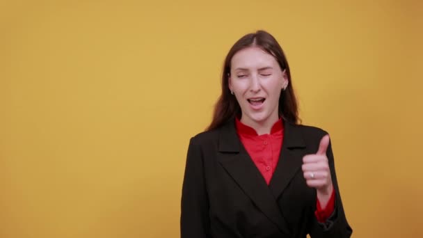 Happy Female Smiling, Raised Her Thumb Finger Up. Confident People — Stock Video