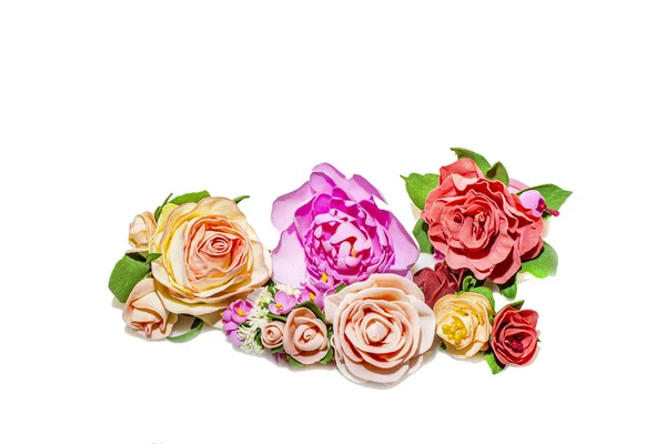 Beyaz arka planda çiçekler. Termal damga ile foamirandan yapılmış..