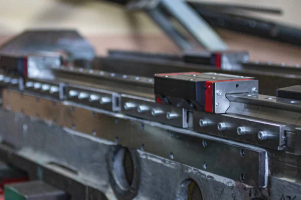 Hassasiyet makineleri için demiryolu rehberi