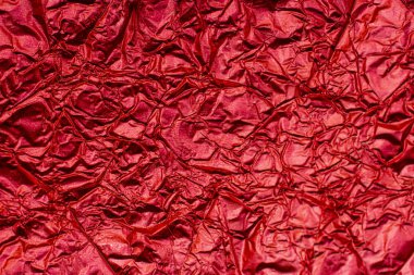 Kırmızıya bulanmış folyonun dokusu.