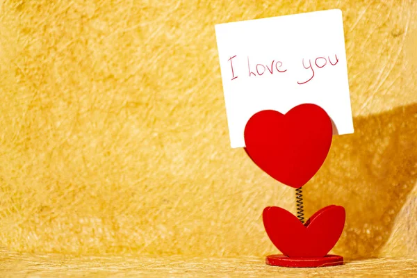 Altın bir arka planda 