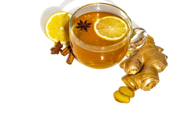 Kışın limonlu ve zencefilli çay en iyi gurmedir..