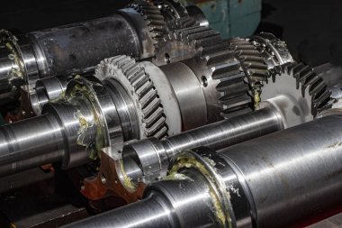 Yön üzerinde dişli mekanik cihaz.