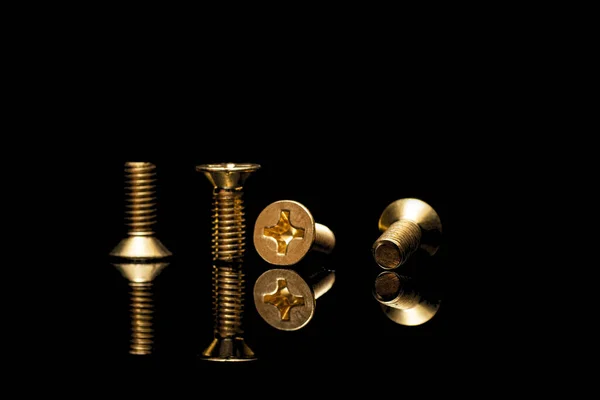 Bronz vidalar dört tarafa monte etmek için.