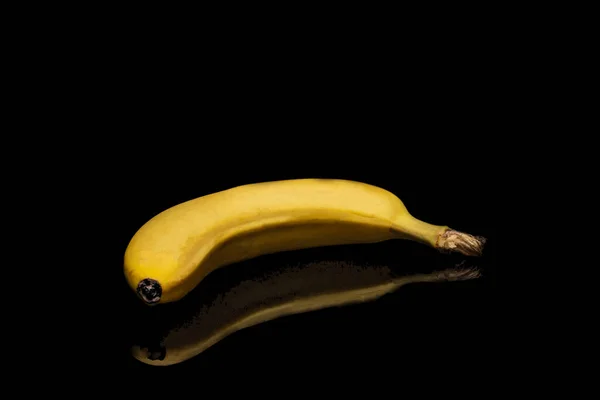 Banana Sfondo Nero Con Riflesso — Foto Stock