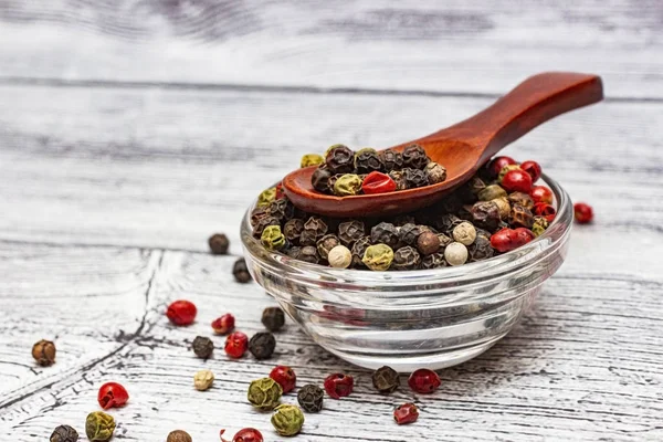 Eine Mischung Aus Paprika Einer Glasschüssel Einem Holzlöffel — Stockfoto