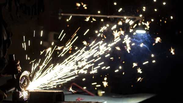 Processamento Metal Usando Uma Roda Abrasiva — Fotografia de Stock