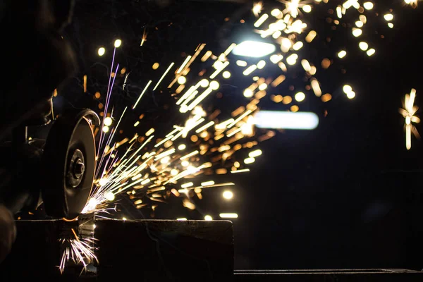 Metallbearbeitung Mit Einem Schleifrad — Stockfoto