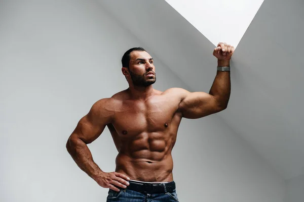 Sexy Atleet Poseren Topless Studio Fitness Druk Maar Sport — Stockfoto
