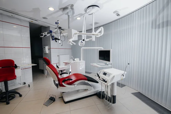 Hermosa Oficina Dental Blanca Con Nuevo Equipo Moderno — Foto de Stock