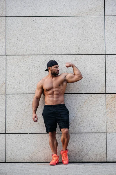 Deportista Sexy Para Topless Cerca Pared Fitness Musculación — Foto de Stock