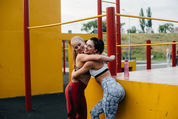 Meninas Atléticas Sensuais Praticam Esportes Livre Fitness Estilo Vida Saudável — Fotografia de Stock