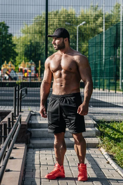 Ein Fitnesssportler Trainiert Auf Einem Sportplatz Gesunder Lebensstil — Stockfoto