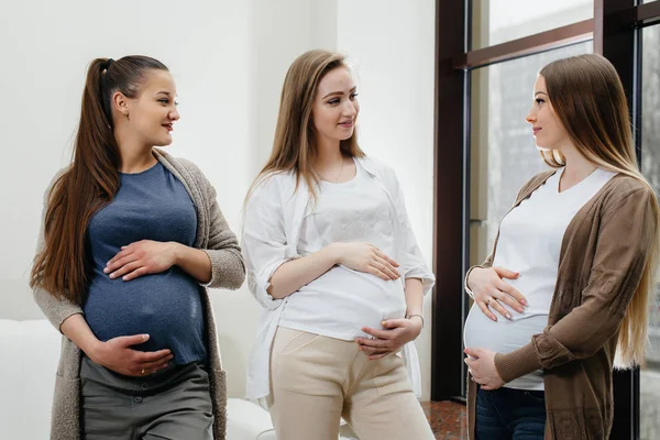 Grupo Jóvenes Embarazadas Comunican Clase Prenatal Atención Consulta Las Mujeres — Foto de Stock