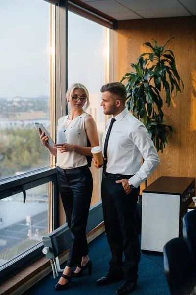 Personal Oficina Para Discutir Asuntos Negocios Lado Ventana Negocios Finanzas — Foto de Stock