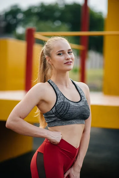 Sexy Girl Goes Sports Open Air Fitness Healthy Lifestyle — Stock Photo, Image
