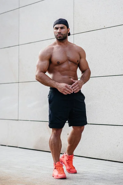 Sportivo Sexy Trova Topless Vicino Muro Fitness Bodybuilding — Foto Stock