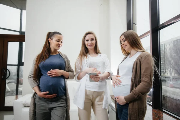 Grupo Jóvenes Embarazadas Comunican Clase Prenatal Atención Consulta Las Mujeres — Foto de Stock