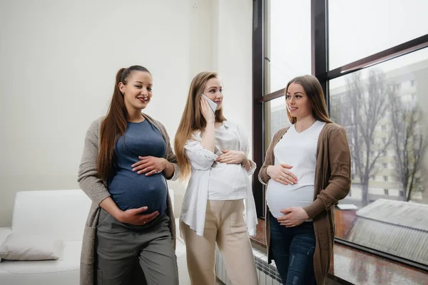 Grupo Jóvenes Embarazadas Comunican Clase Prenatal Atención Consulta Las Mujeres — Foto de Stock