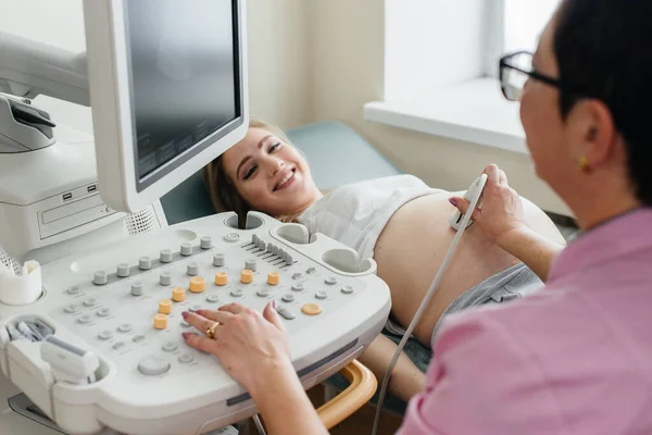 Närbild Ultraljud Anordning Läkarundersökning Gravid Kvinna Läkarundersökning — Stockfoto