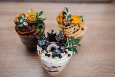 Çok güzel ve iştah açıcı. İmzalar için yeri olan bir masa. Pasta.