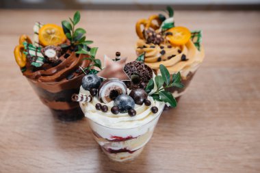 Çok güzel ve iştah açıcı. İmzalar için yeri olan bir masa. Pasta.