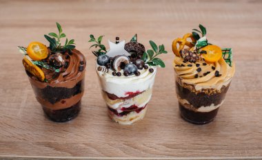 Çok güzel ve iştah açıcı. İmzalar için yeri olan bir masa. Pasta.