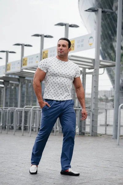 Sports Guy Stands Enjoys Walk Stadium Lifestyle — Stock Photo, Image