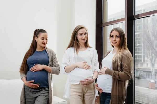 Grupo Jóvenes Embarazadas Comunican Clase Prenatal Atención Consulta Las Mujeres — Foto de Stock