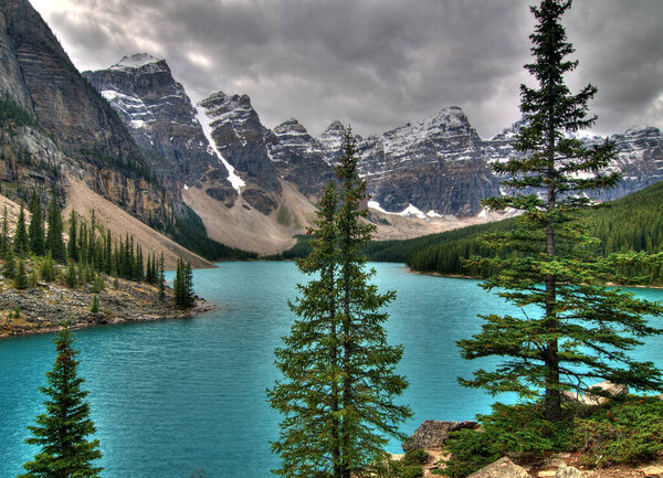 View From Rockpile Trail Lookout On The Enchanting Moraine Lake Banff National Park