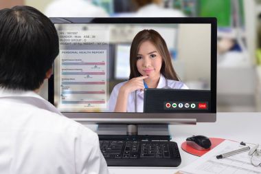 Kadın doktor hasta ilaç etkileşimli vid tarafından ele