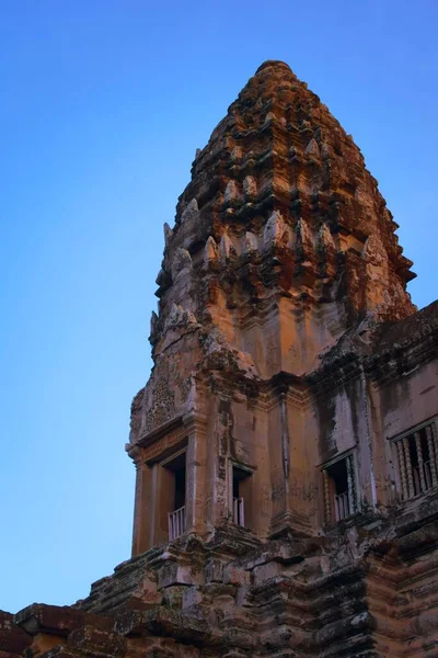 Angkor Wat Camboya Vista Ángulo Bajo Una Las Torres Centrales —  Fotos de Stock