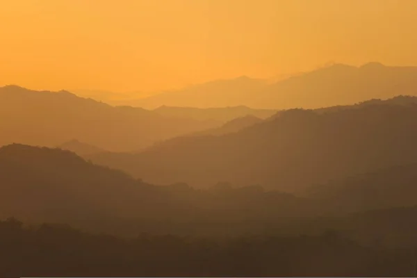 Orangefarbener Himmel Über Den Nebligen Bergen Rund Luang Prabang Laos — Stockfoto