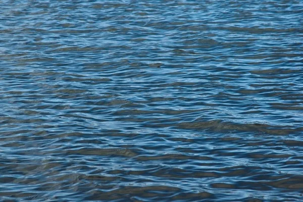 Blaue Reflexe Auf Dem Wasser Eines Sees Details Der Rahmentextur — Stockfoto