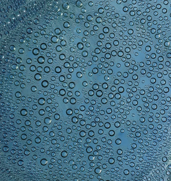 Gotas Água Formadas Pára Brisas Carro Contra Céu Azul Close — Fotografia de Stock